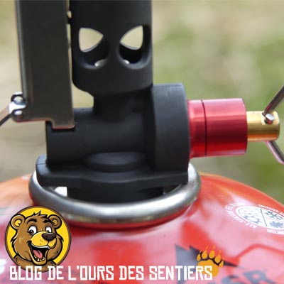 le réchaud gaz MSR Pocket Rocket Deluxe possède un régulateur de pression qui permet d'optimiser la puissance du réchaud