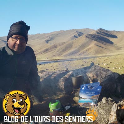 Pour un chauffage d'eau en vue de préparer ses sachets repas lyophilisés, une simple popote bivoua en titane léger sera suffisante