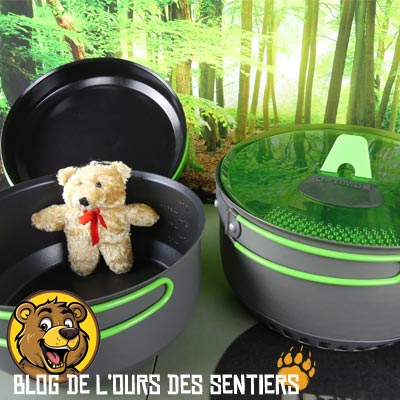 Conçue en aluminium hard anodisé, la popote familiale terra camp 4 optimus possède un revêtement céramique