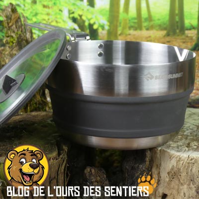 Pratique pour un rangement optimisé dans un fourgon aménagé, la vaisselle gamme Detour inox silicone Sea to summit est la plus adaptée