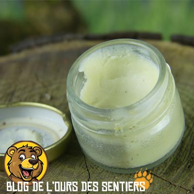 Une crème aux huiles essentielles répulsives et au beurre de karité est un bon répulsif anti insectes naturel