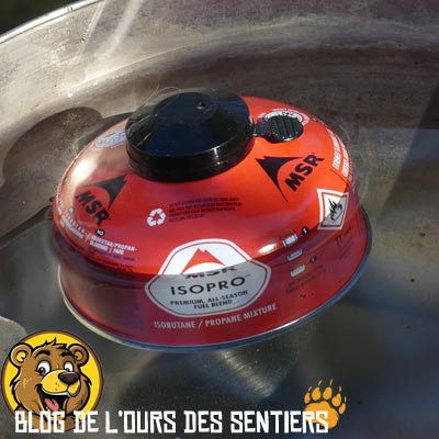 Le test de flottaison permet de déterminer le niveau de remplissage en gaz d'une cartouche MSR pour réchaud trek