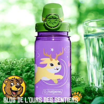 Avec des tailles plus petites et des bouchons spécialement conçus, les gourdes enfants sont très attractives chez Nalgene