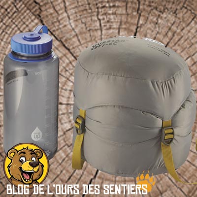 Référent en terme d'encombrement, les fabricants de sacs de couchage comparent leur duvet avec une gourde 1 Litre