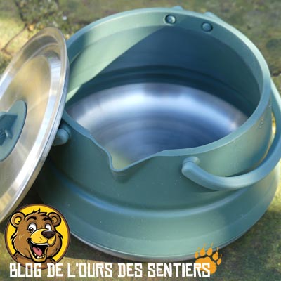La série DETOUR inox de sea to summit combine l'inox et le silicone dans ces popotes afin de combiner légèreté, pliant et robustesse