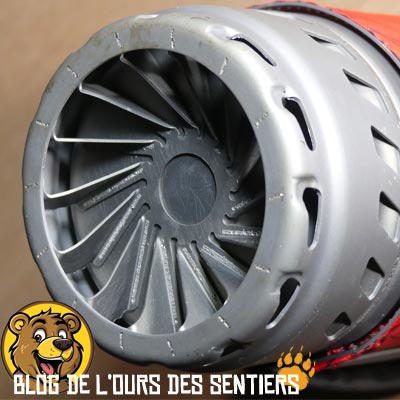 Le meilleur réchaud gaz MSR Windburner propose un échangeur thermique intégré sous son pot de cuisson