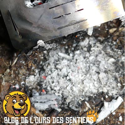 L'utilisation d'un réchaud bois n'est pas sans risques, se bruler, mettre le feu et déclarer un incendie font partie des risques majeurs