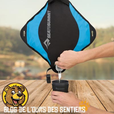 la poche à eau isotherme Pack Tap sea to summit permet de conserver l'eau fraiche même par temps chaud