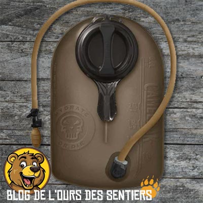 Robuste et légère, la Poche hydratation Crux Camelbak se range dans un sac à dos militaire