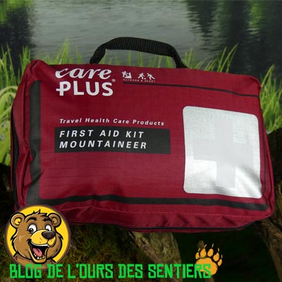 La Trousse de Premiers Soins Montagne Care Plus a été conçue pour la randonnée en montagne