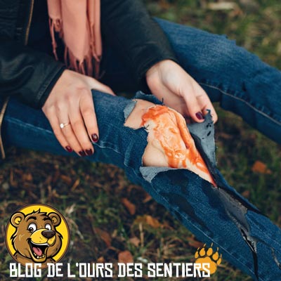 Aussi utile à domicile qu'en trek, la trousse de premiers soins est un équipement indispensable au randonneur