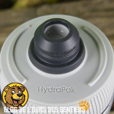 A la fois souple en silicone et de très bonne ergonomie pour une hydratation en vélo, le goulot de la gourde breakawaay hydrapak est facile d'utilisation