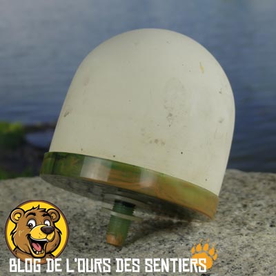 Vue du filtre par Gravité modulaire Global Emergency Gear (GEG) à placer au fond d'un seau percé