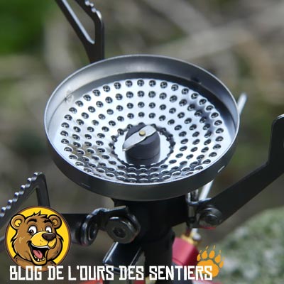 le réchaud Pocket Rocket Deluxe MSR possède un large bruleur gaz puissant