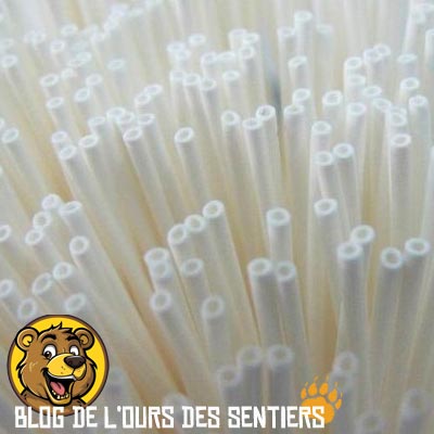 Vue d'une série de fibres creuses qui composent un grand nombre de filtre du marché