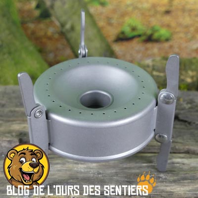 Compact et très léger, le Réchaud Titane Triad Vargo comporte un support popte repliable intégré 