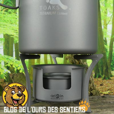 sur une réchaud alcool, L'encombrement du bruleur est très minime et en rapport avec son type de fonctionnement et à également l'avantage d'être ultra léger.