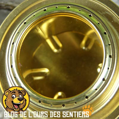Conçu en laiton, le Bruleur Alcool Esbit est léger et puissant