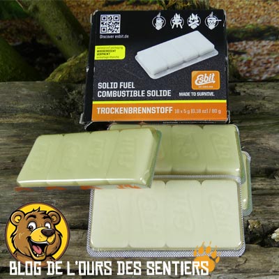 Les tablettes de combustible solide à base d'hexamine permettent une combustion efficace dans un réchaud