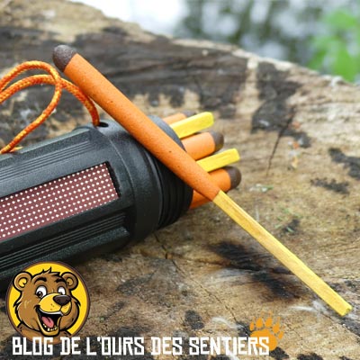 Le grattoir de la boitte d'allumettes TITAN UCO est très efficace avec ses ondulations qui assurent une bonne friction de l'allumette