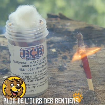 Les allumettes de survie BCB agrées par l'otan supportent très bien le vent comme la pluie sans s'éteindre une fois allumées