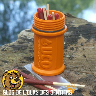 La boite étanche des allumettes UCO est très robuste et protège très bien les allumettes de survie