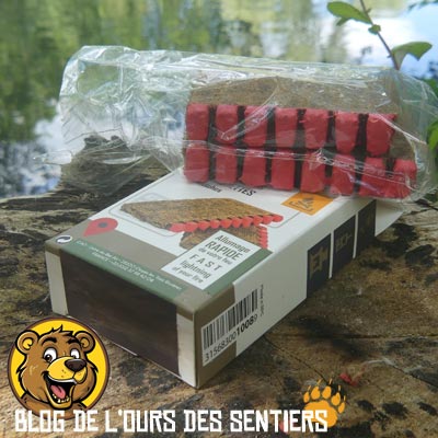 Emballées dans une boite en carton non étanche, les allumettes buchettes CAO ne sont pas protégées de l'humidité