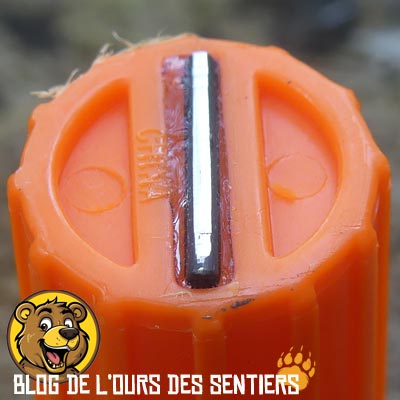 Les pierre à feux de très petites tailles et collées dans les kits de survie du marché sont totalement inefficaces
