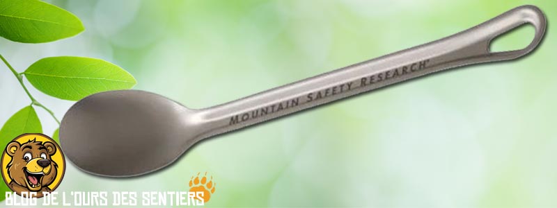 la cuillere long manche MSR est assurément le meilleur modèle de cuillere pour manger dans un sachet repas lyophilisé