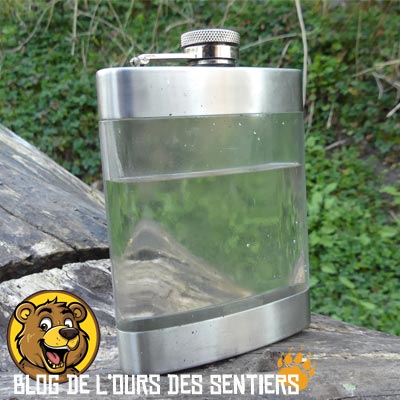 La flasque en plastique Keen Sport est très pratique et sécure pour le transport de son combustible alcool liquide de réchauds