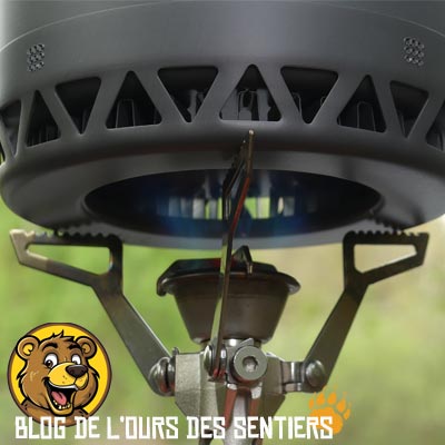 Meilleur réchaud ultra léger de bivouac, le pocket Rocket MSR est robuste et puissant grace à ses 2400 watts
