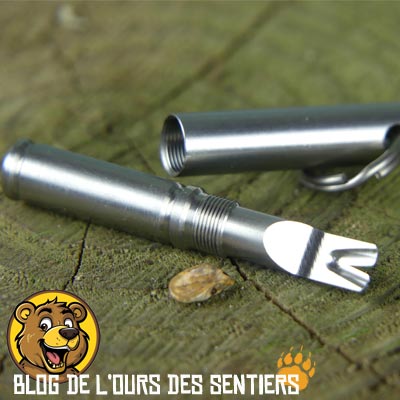 Le tire tique inox au format levier permet un transport journalier de ce système pour décrocher une tique