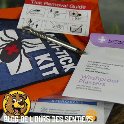 BCB international, fabricant anglais pour l'armée, propose un kit de premiers soins permettant d'enlever une tique de la peau et désinfecter la plaie liée à la piqure