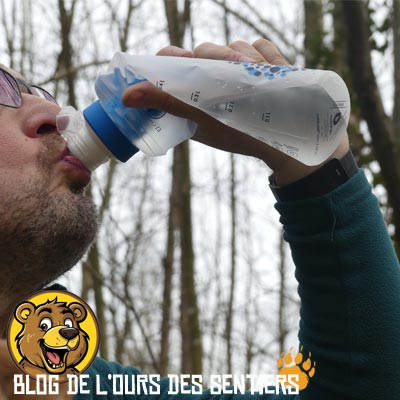 Boire de l'eau potable à une gourde katadyn befree une fois à moitie pleine est fastidieux