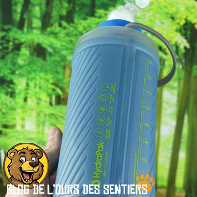 Le goulot d'une gourde hydrapak souple est bien conçu et robuste pour une gourde souple pliante