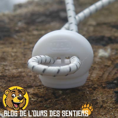 Avec son petit système de blocage de sangle, il est assez facile et rapide de régler la longueur des sangles serre tête sur la fontale petzl bindi