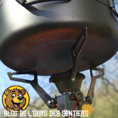 Le pocket rocket MSR est le meilleur réchaud gaz ultra léger de sa catégorie et permet de chauffer la bouilloire en titane kettle msr