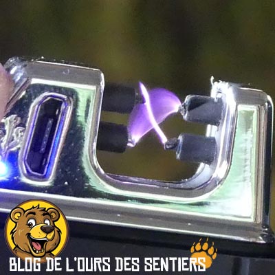 Le briquet basic nature arc usb permet de générer un arc électrique qui va ioniser l'air produisant une flamme de plasma très chaude 