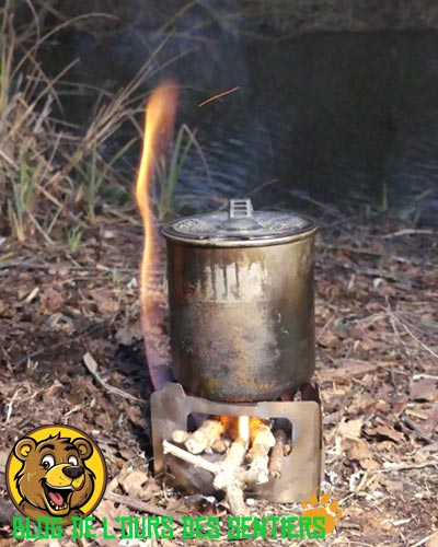 la stabilité du réchaud bushbox ultralight est assurée si la popote utilisée n'est pas trop large ni trop lourde