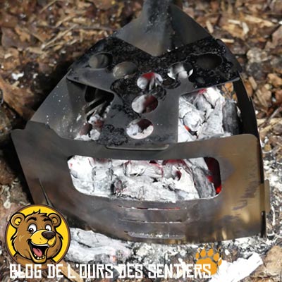 Le réchaud bois Bushbox ultralight permet une combustion quasi complète du bois brulé