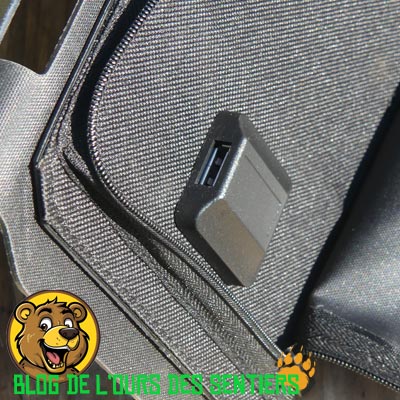 Le port USB de charge téléphone est assez faible en intensité sur le panneau solaire Chimp PowerPlus avec seulement ses 1.4 ampères