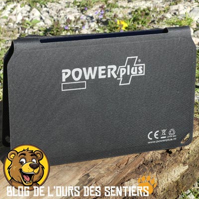 Une fois replié grace à ses deux volets rabattables, le panneau solaire Chimp Power plus 10 watts assurer un très bon gain de place dans un sac à dos