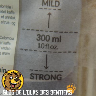 Les graduations de remplissage d'eau chaude présentes sur le sachet café filtre Brew Company permet de doser le corsé du café