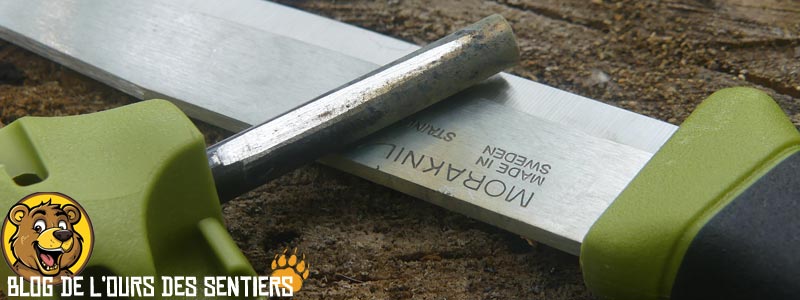 Avec son firesteel allume feu suédois de qualité couteau companion Spark mora est un équipement très complet pour le bivouac bushcraft