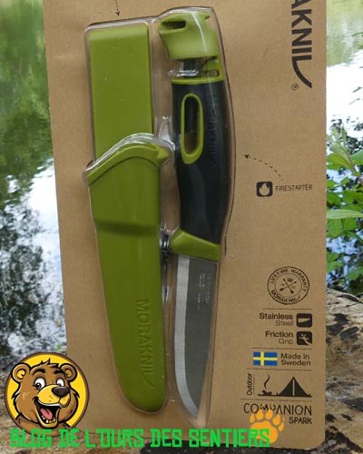 Avec son emballage transparent, le companion spark mora est un couteau bushcraft très reconnaissable