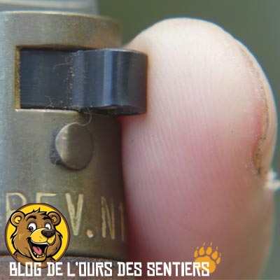 Très facile à manipuler, la virole de sécurité de blocage de lame Lupo Lock se manipule facilement avec un seul doigt