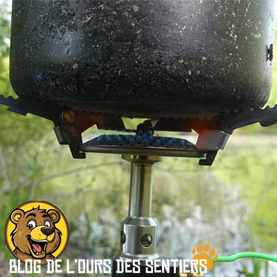 La flamme du réchaud Crux Lite est bien répartie sous le pot de cuisson grace à la grande taille de son bruleur gaz