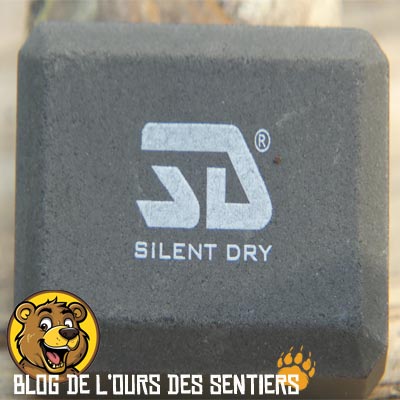 Le cube de déshumidification silent dry ressemble à un bloc de pierre ponce très fine et non rugeuse