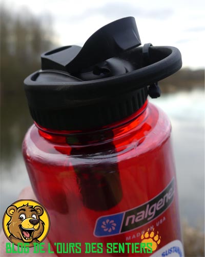 Le bouchon filtre Daycap Platypus s'adapte sur le large goulot d'une gourde nalgene