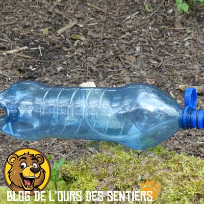 Ultra légère pour le trek et les bivouacs minimaliste, la douche portable Lifeventure est très pratique pour se laver dans la nature